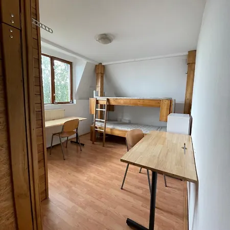 Hostel Cazare In Regim De Camin, Zona Gruia Din *