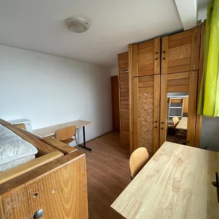Hostel Cazare In Regim De Camin, Zona Gruia Din *